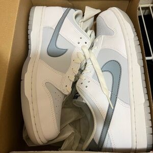 Nike Dunk Low GS size 7 in Big Kids (8.5 women)